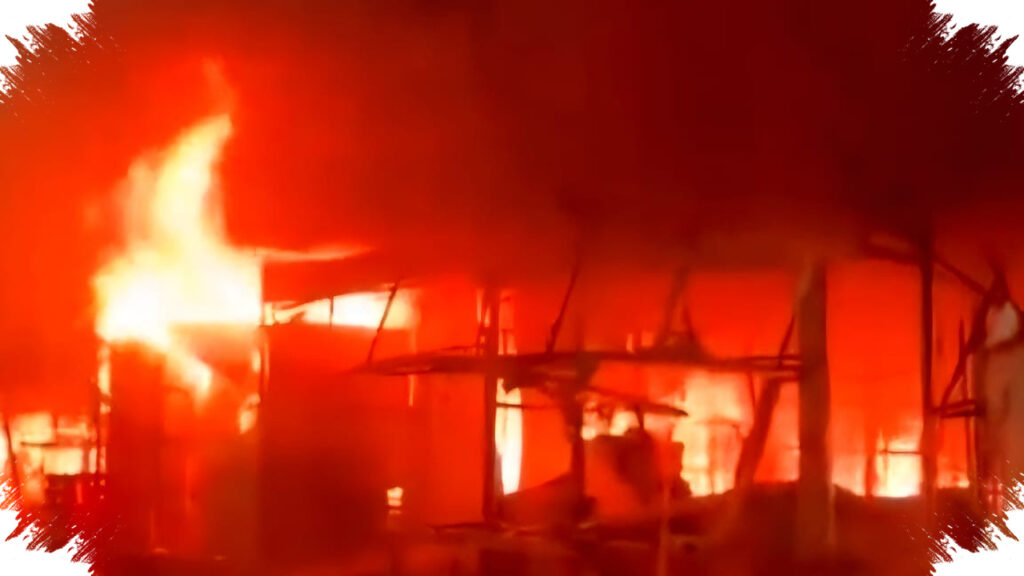 Warga Lebih Dulu Turun Tangan Saat Api Melalap Pasar Kanjengan Di Kompleks Johar Semarang