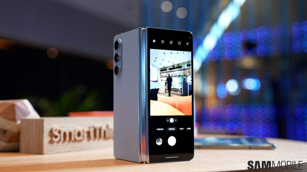 Perbaikan Telepon Dan Kamera Lebih Dulu Hadir Di One UI 8.5 Beta 2 Untuk Galaxy Z Flip 5
