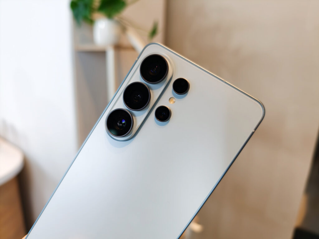Demi Magnet Qi2.2 Tanpa Case, Galaxy S27 Bisa Ubah Tata Letak Kameranya