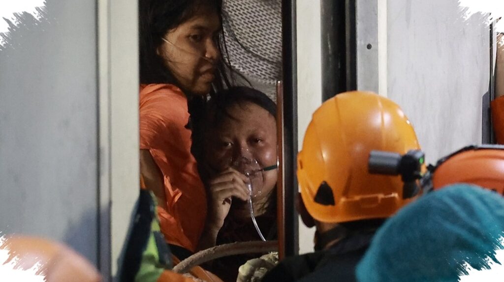 Korban Tabrakan KRL-Argo Bromo Dievakuasi Dari Reruntuhan, Media Asing Ikut Menyorotnya