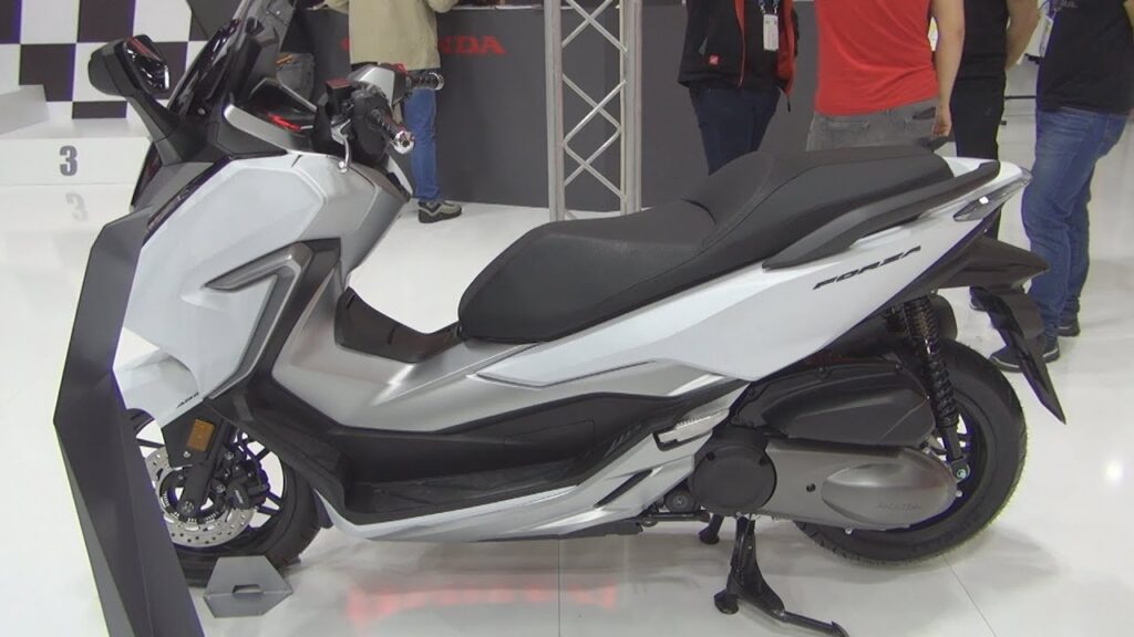 Bagasi Luas dan Kenyamanan Santai, Honda Forza 250 Siap Dipakai Harian hingga Touring