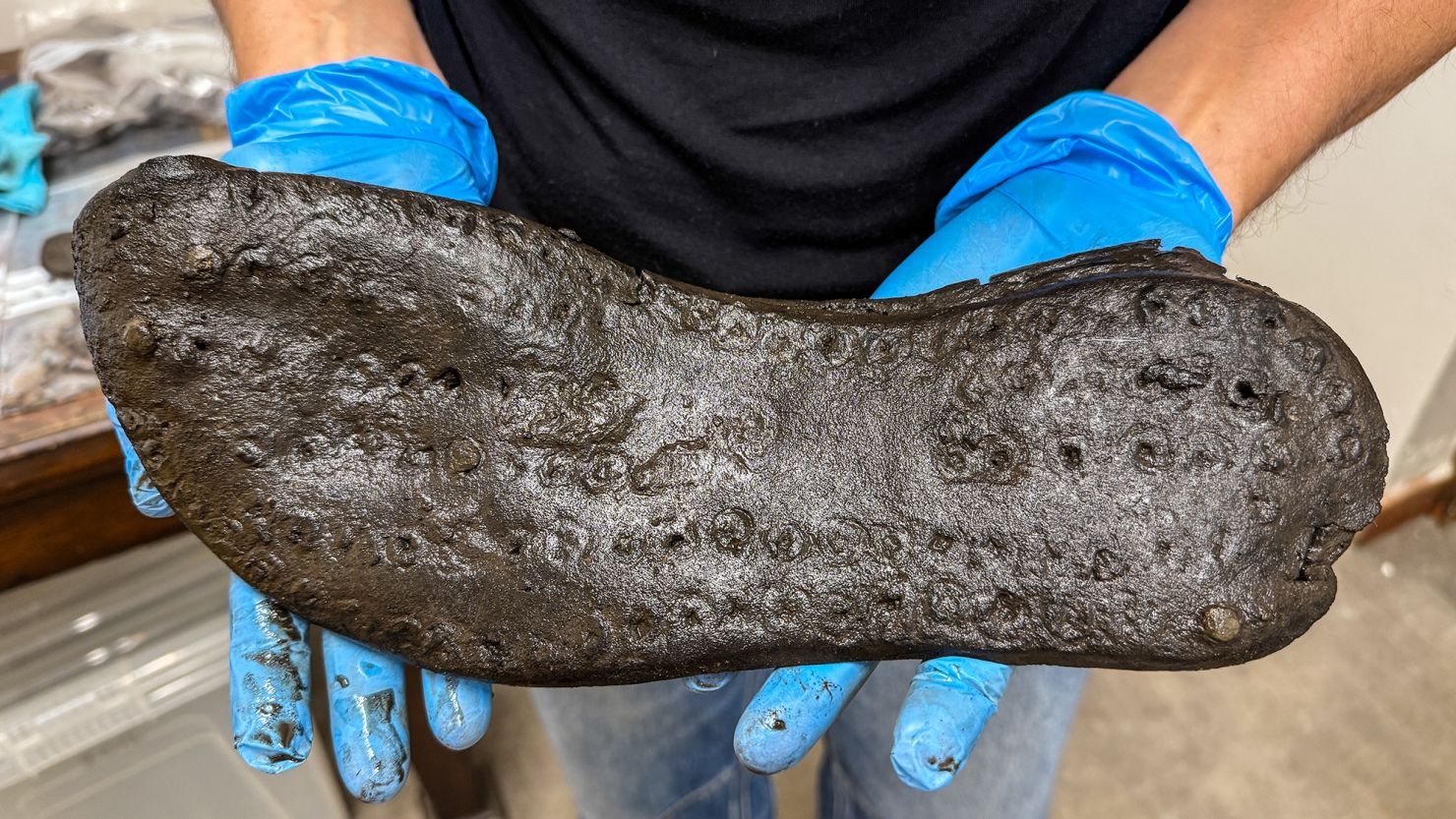 Di Gua Armenia Ini, Sepatu Kulit 5.500 Tahun Ternyata Masih Mirip Model Modern