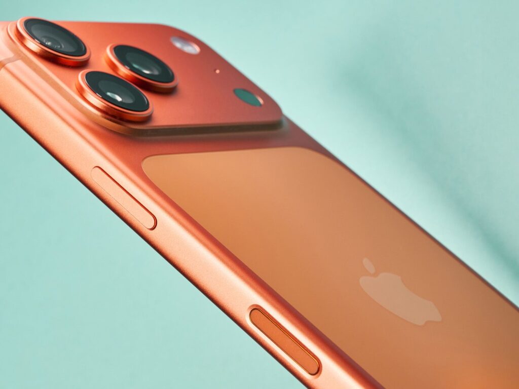 Bocoran Warna Dark Cherry Siap Gantikan Cosmic Orange di iPhone 18 Pro