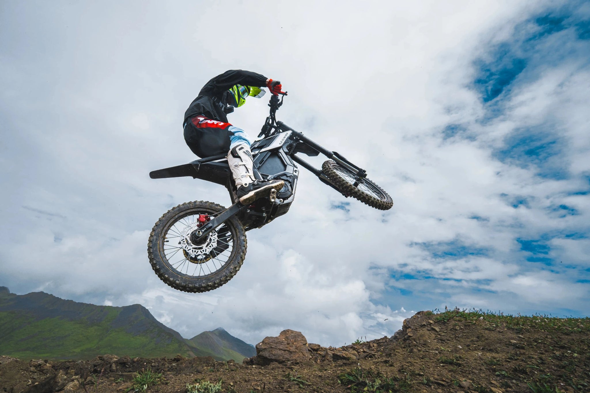 Torsi 600 Nm Dan Bobot 85 Kg, Segway Xaber 300 Siap Menantang Medan Berat