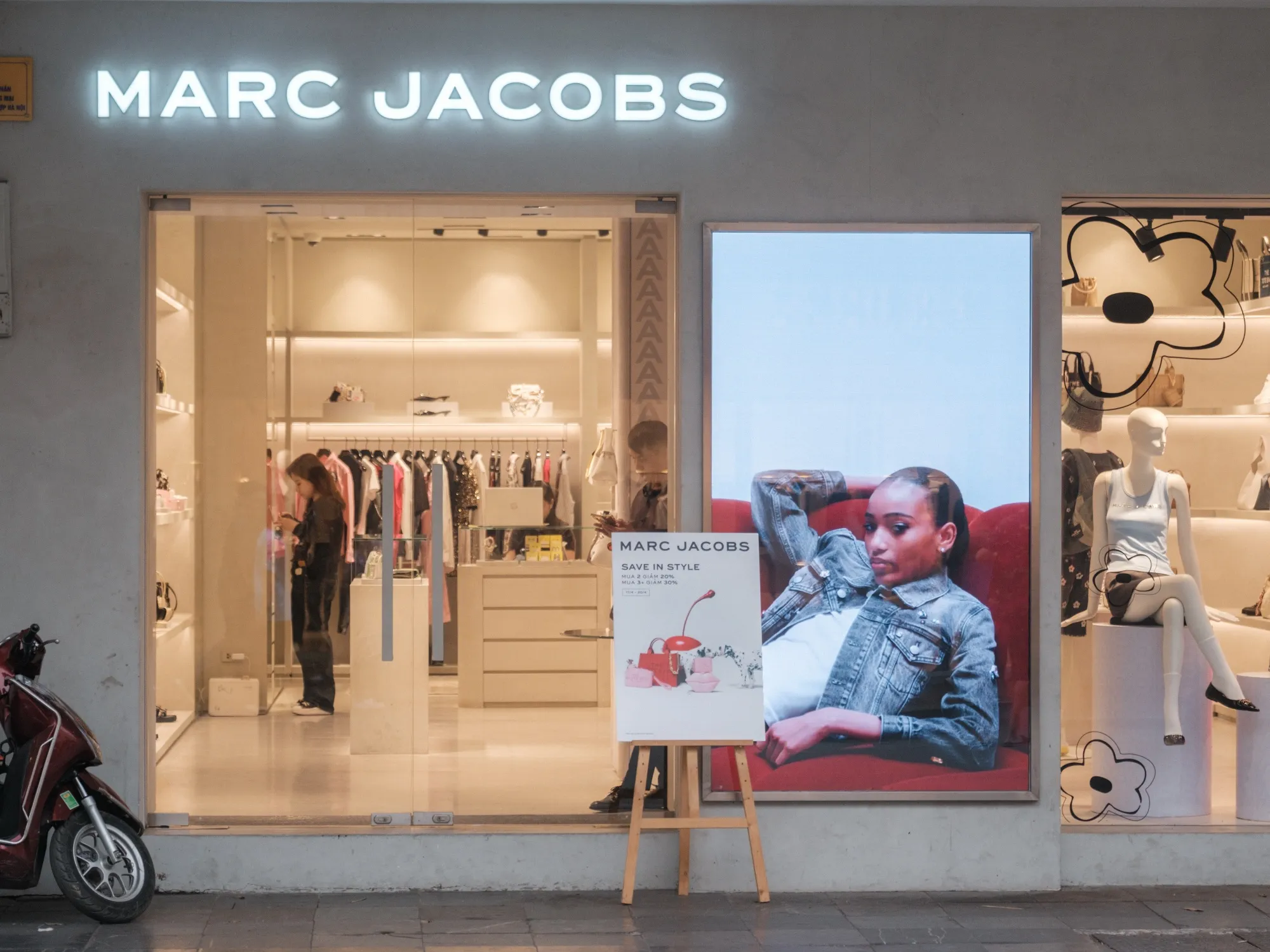 LVMH Makin Selektif Melepas Merek, Marc Jacobs Masuk Tangan WHP Global dan G-III