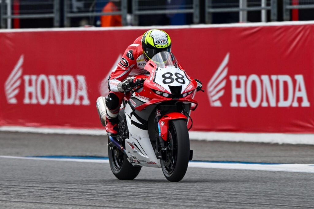 Podium Dan Poin Dari Buriram Jaga Asa AHRT, CBR Series Kirim Bekal Penting Ke Motegi