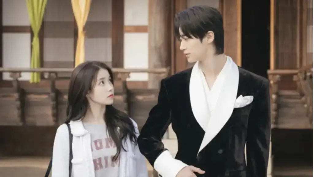 Tujuh Gaya Anggun IU Di Perfect Crown, Dari Lembut Hingga Dramatis Seperti Bangsawan