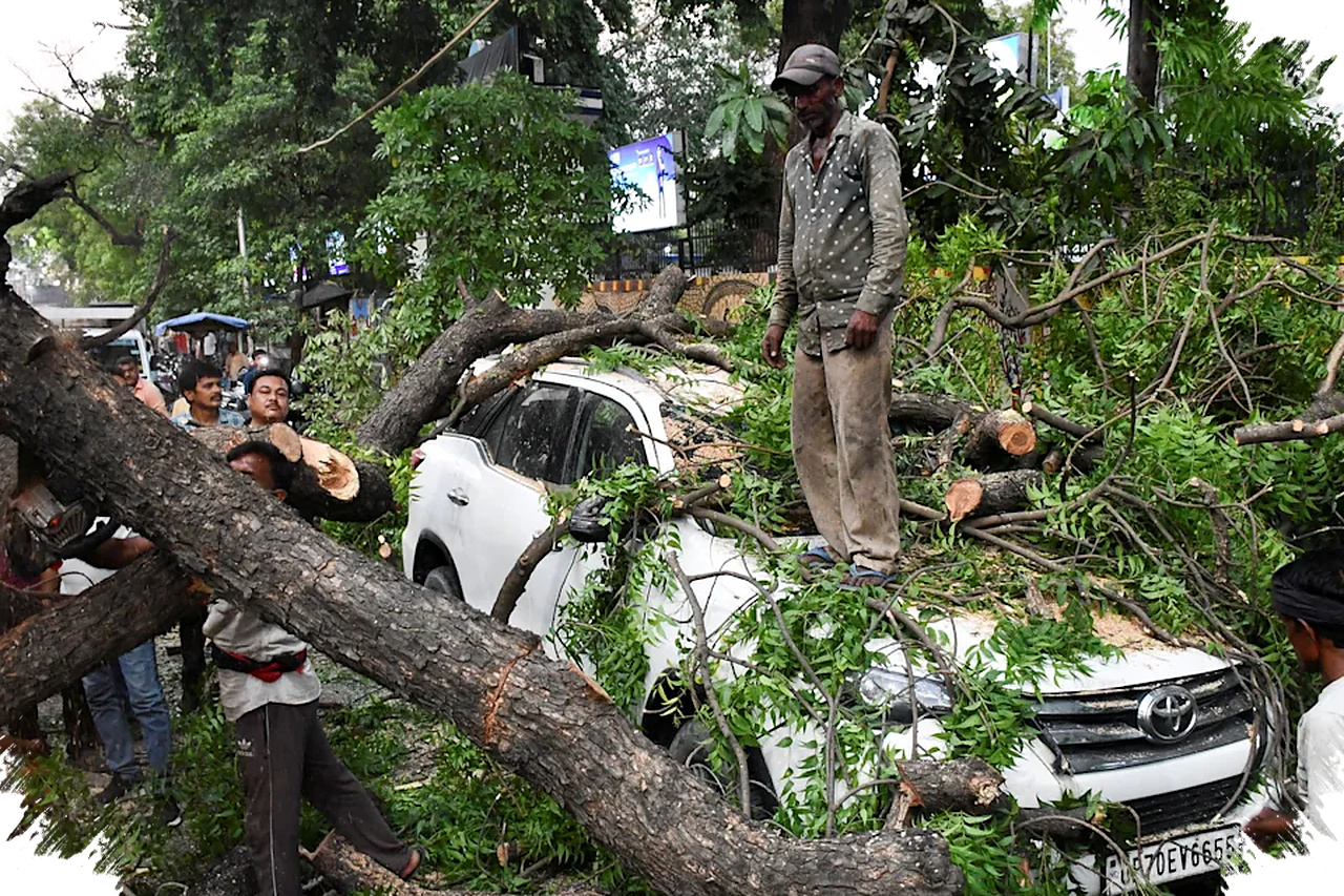 96 Tewas Saat Badai Debu, Hujan Deras, Dan Petir Menyapu Uttar Pradesh