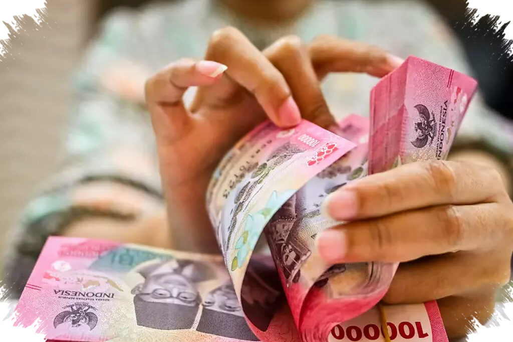 Rupiah Melemah, Warga Berbondong Ke Money Changer Untuk Dolar Dan Keperluan Perjalanan