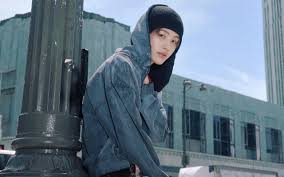 Outerwear Seonghyeon CORTIS Tampil Lebih Ringan, Tetap Cozy Dan Mudah Ditiru Sehari-Hari
