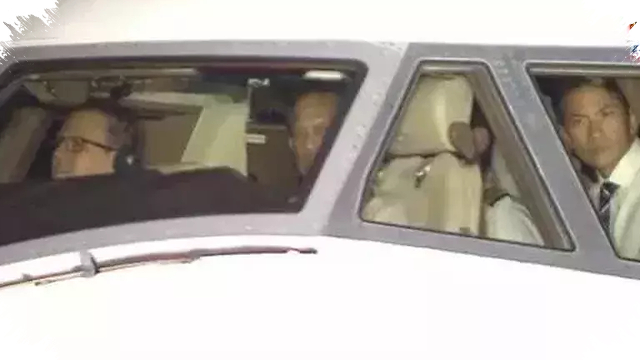 Sultan Brunei Mendarat Di Cebu Usai Menerbangkan Pesawat Pribadinya, Tiba Bersama Putranya Untuk KTT ASEAN