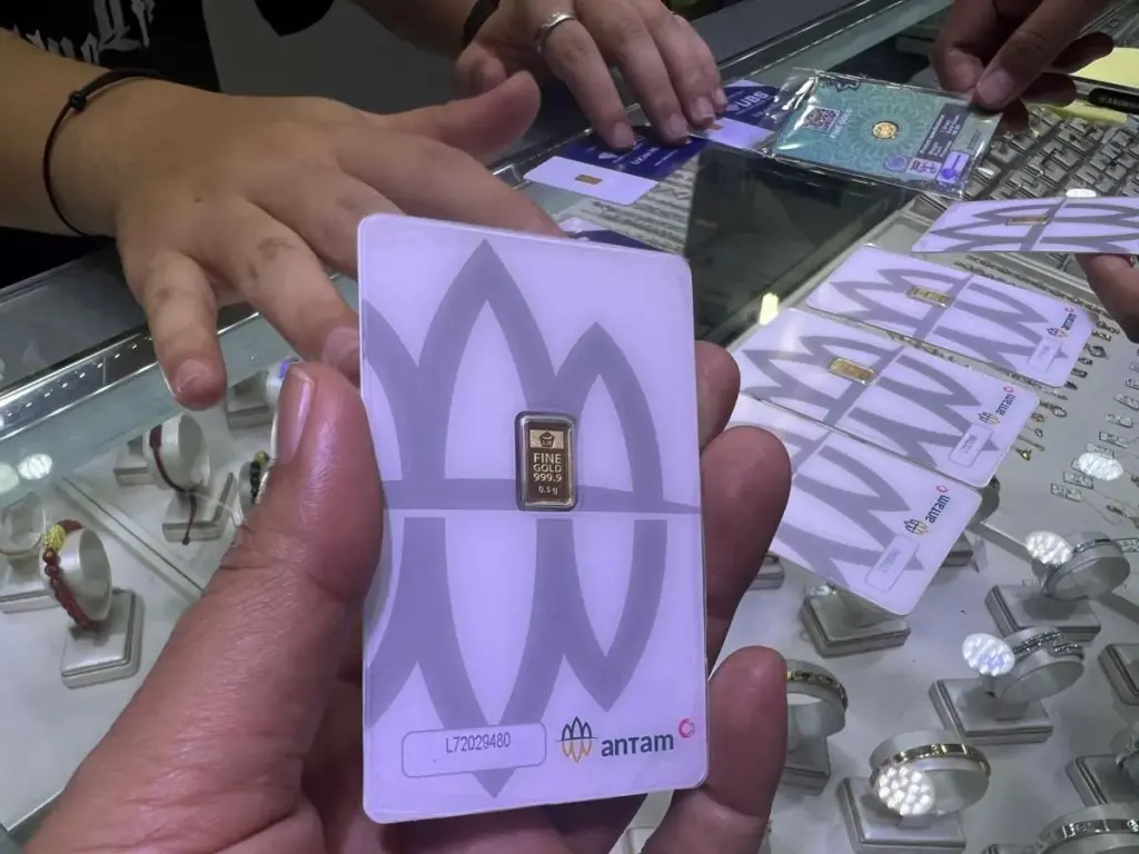 Buyback Emas Antam Terkoreksi Rp3.000 Per Gram, Harga Jual Ikut Melemah di Awal Mei