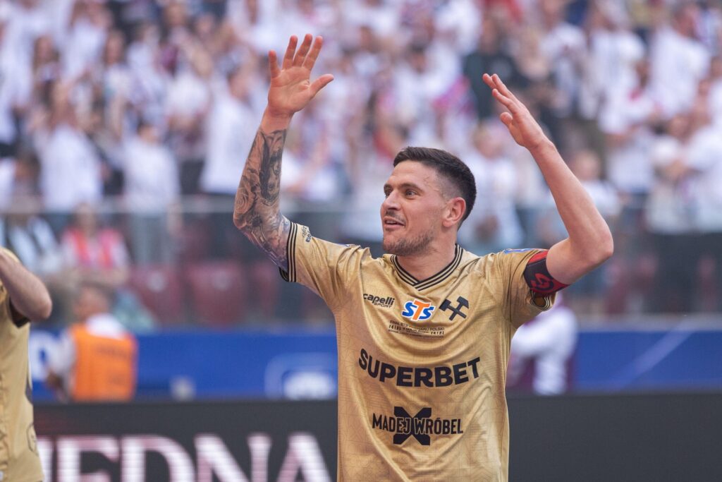 Podolski Menangis Saat Górnik Zabrze Tuntaskan Penantian Gelar 54 Tahun, Raków Tak Berkutik
