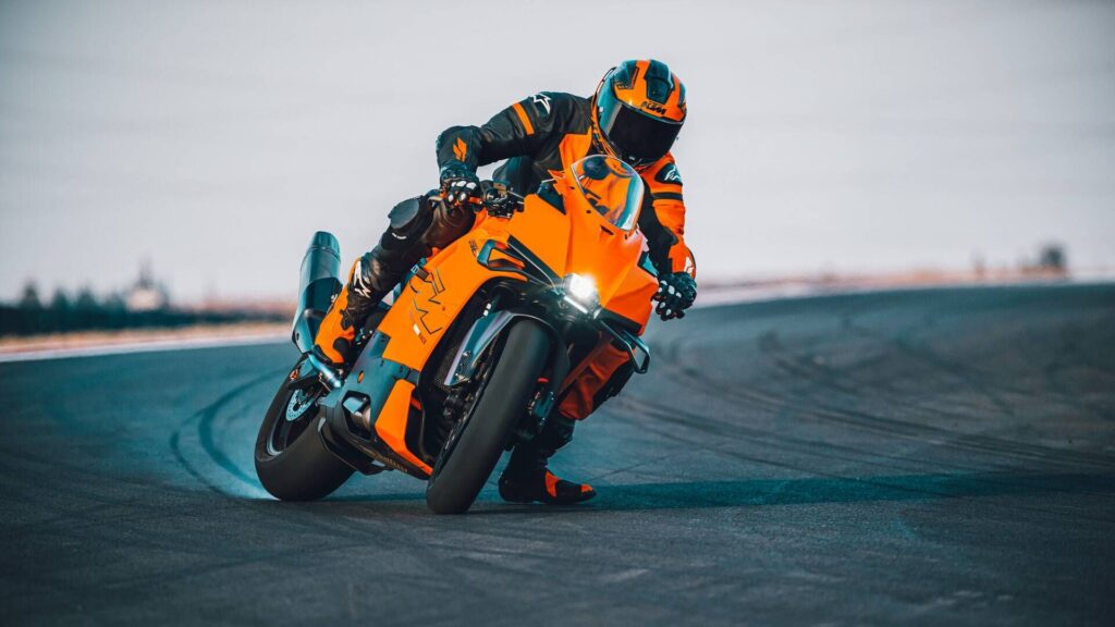 Dari Yamaha R15 Hingga KTM RC 200, 5 Motor Sport Ini Punya Desain Sangar dan Mesin Bertenaga