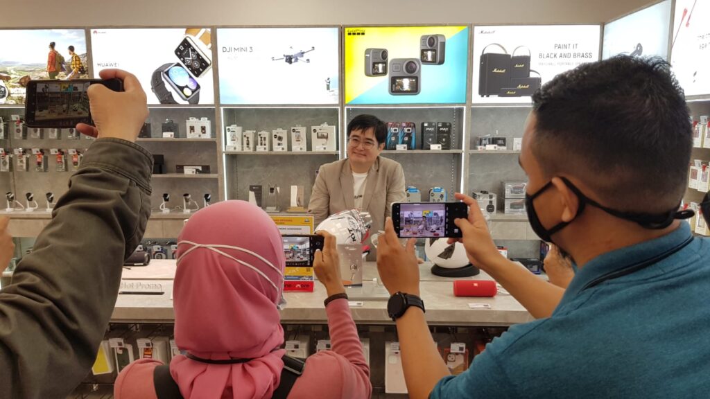 Jaringan Gerai Luas Dan Produk Original, Cara Erajaya Memudahkan Beli Smartphone