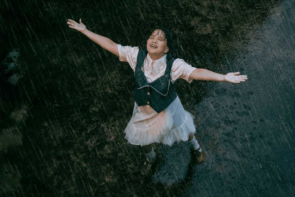 Berusaha di Bawah Hujan, Idgitaf Merangkai 12 Lagu Tentang Cinta, Ragu, dan Bertahan