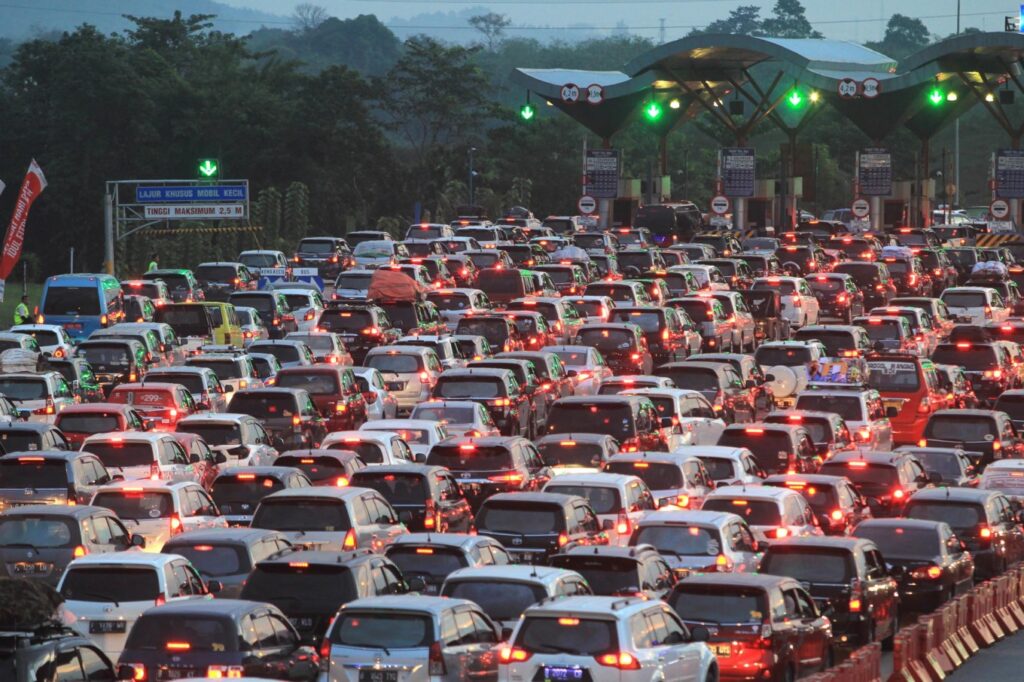 Arus Balik Ke Jakarta Lebih Padat, Contraflow Disiapkan Di Tol Jakarta-Cikampek