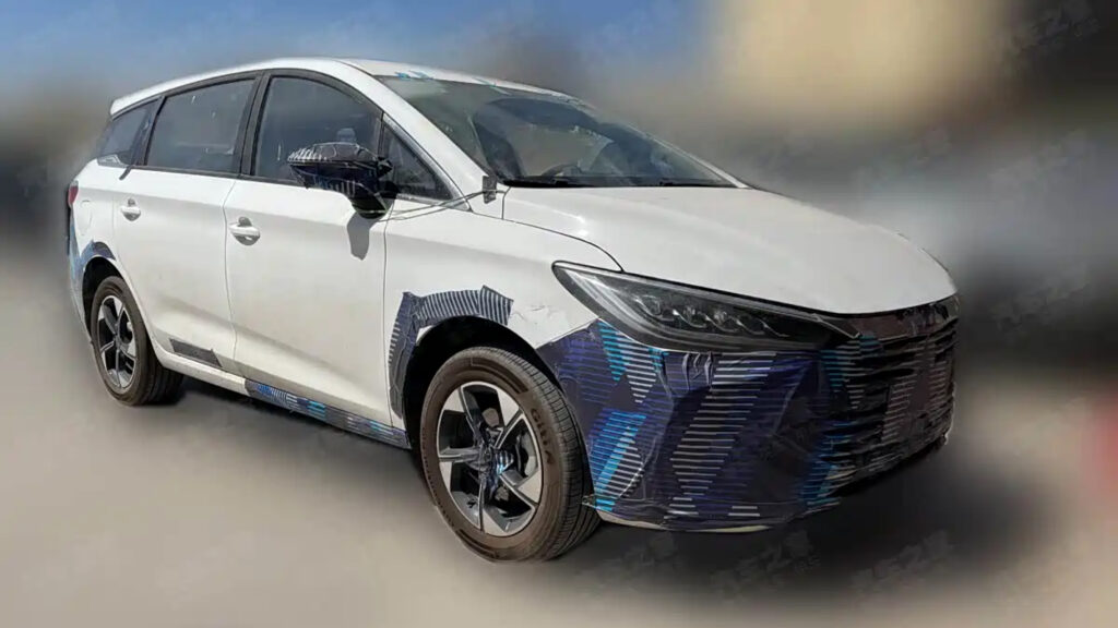 BYD M6 DM Bisa Jadi PHEV Paling Murah, Harga Rp 320 Jutaan Ancam Posisi Wuling