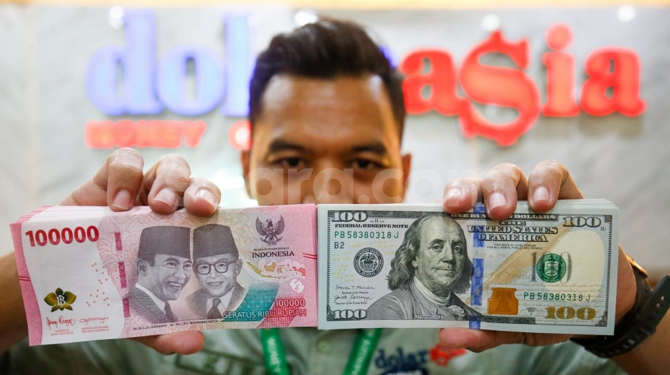 Pelukan Haru Driver Ojol Perempuan Usai Diberi Tip Segepok Oleh Wisatawan Asing