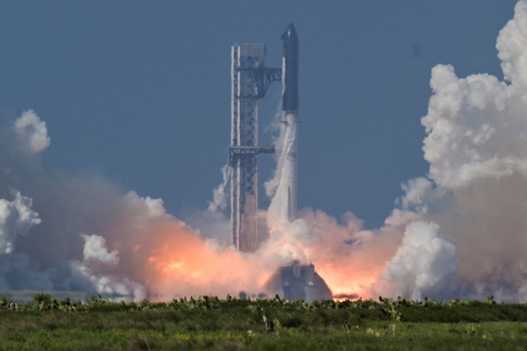 Starship V3 Tiba Di Uji Perdana, Booster Gagal Kembali dan Berakhir di Laut
