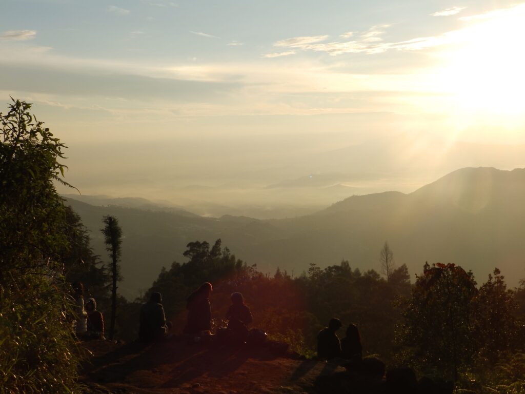 Kabut Dieng Menghapus Lelah, Touring 400 Kilometer Ini Berakhir Manis di Atas Awan