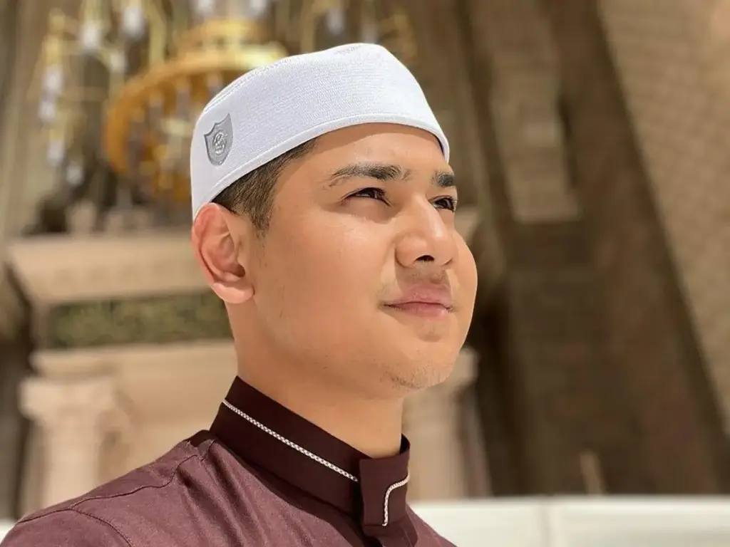 Dari Songkok Hingga Tubeteika, 10 Peci Pria yang Cocok untuk Ibadah dan Gaya Rapi