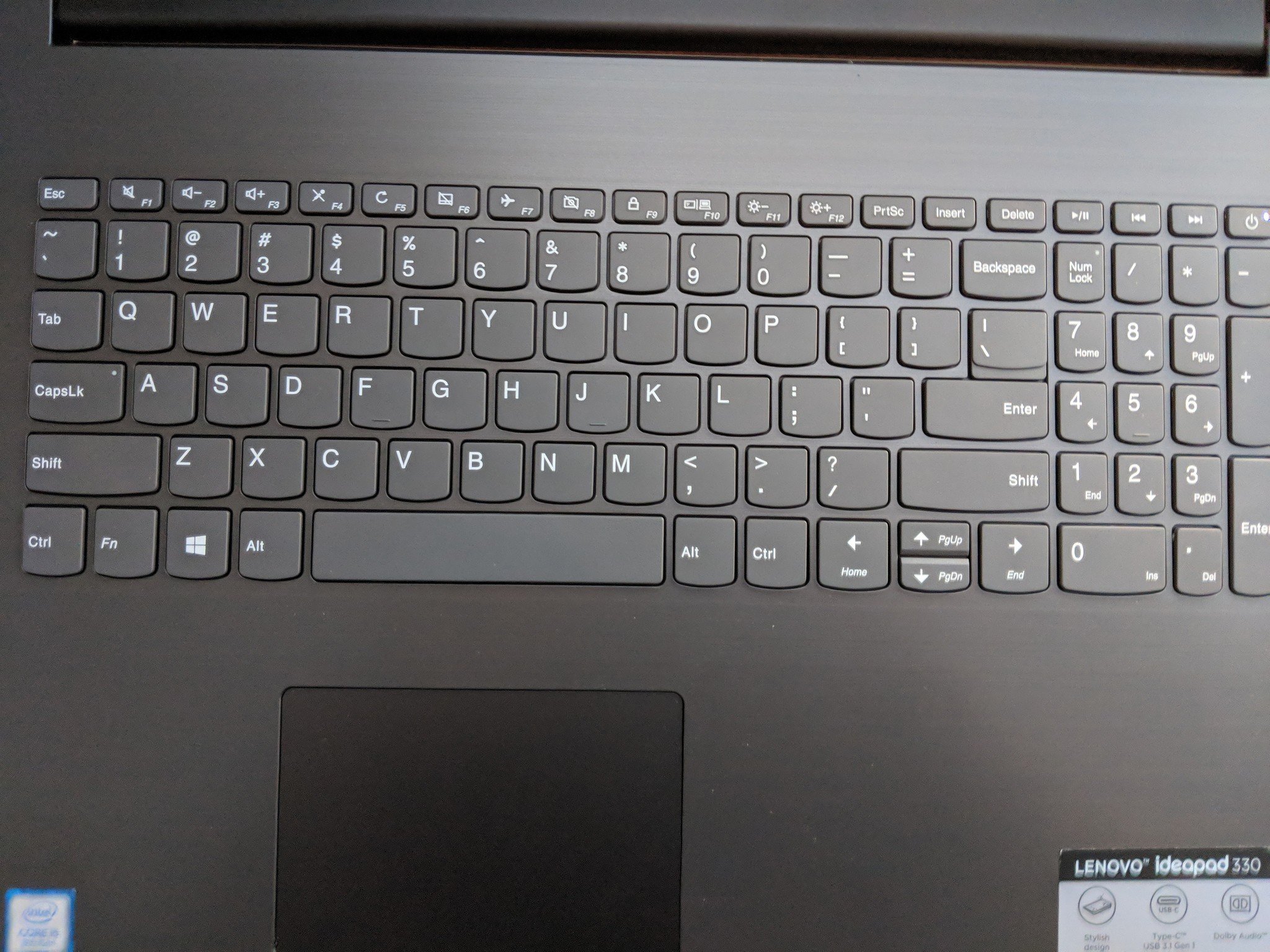 Layar 60 Hz Jadi Titik Lemah, Lenovo Tetap Bawa Numpad Penuh Ke Laptop 17 Inci Ini