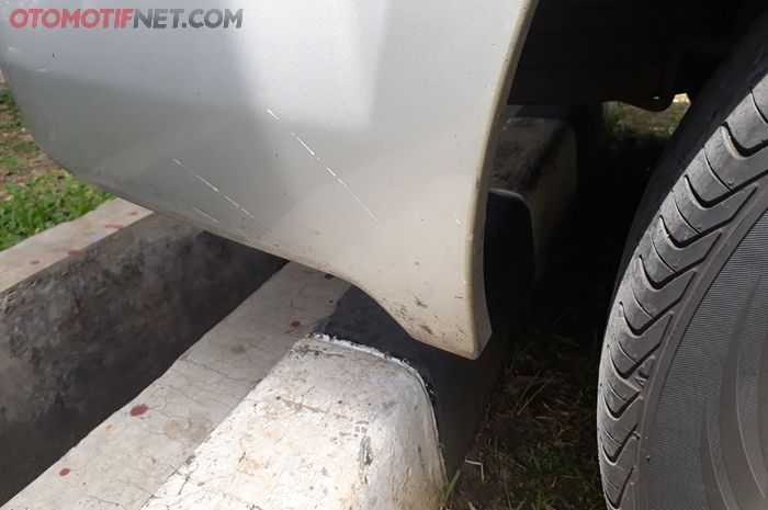 Bensin Dan Minyak Tanah Bisa Angkat Noda Aspal, Kuncinya Jangan Dioles Sembarangan