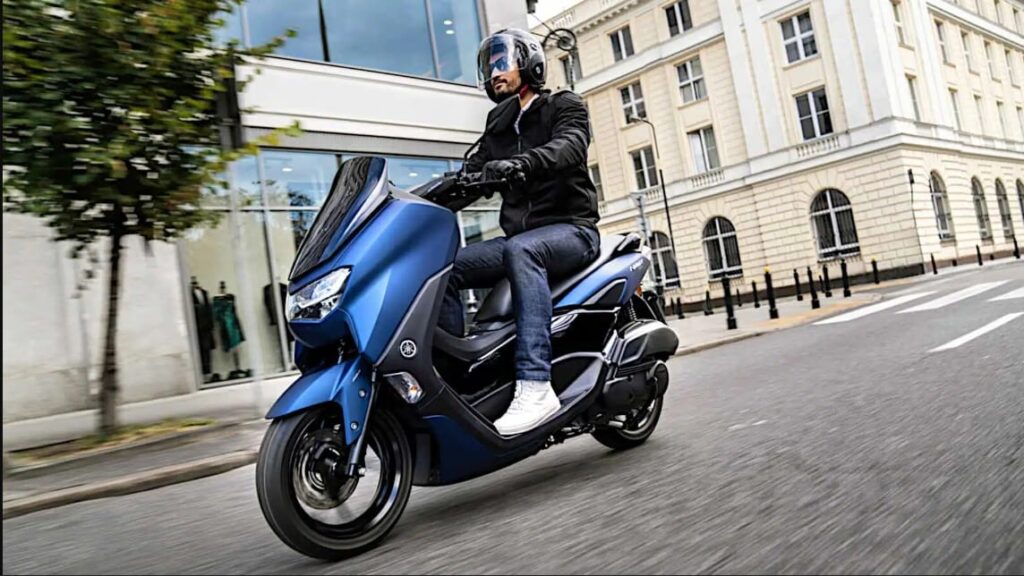 ABS dan TCS Bikin Yamaha NMAX 155 Lebih Siap di Jalan Licin, Harian Pun Lebih Tenang