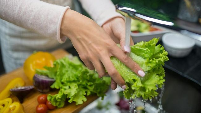 Sayur Lebih Aman Dan Tetap Segar Jika Dicuci Sebelum Dipotong, Bukan Sesudahnya