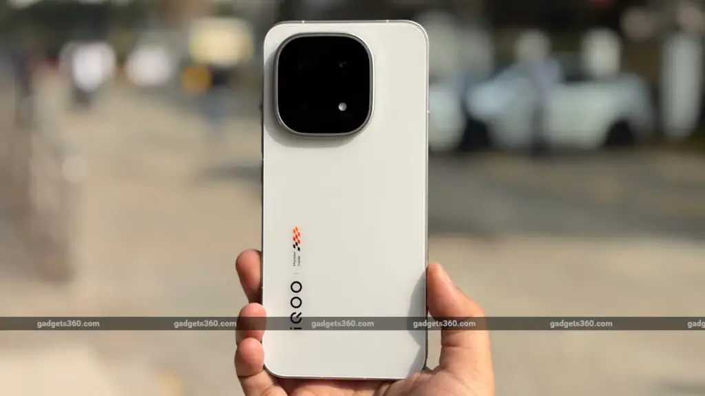 Baterai 8.500mAh Menjadi Andalan iQOO 16, Layarnya Juga Naik Ke Kelas 2K