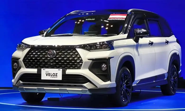 Pegangan Plafon Veloz Hybrid Yang Bisa Terlipat Rapi, Kabin Terasa Lebih Lega dan Aman