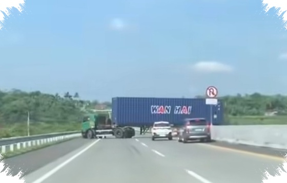 Sopir Truk Trailer Di Tol Semarang-Solo Terancam Tilang Dan Denda Ganda Setelah Putar Balik