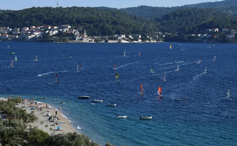 Cyprus hingga Kroasia Memimpin, Air Pantai Eropa Ternyata Nyaris Selalu Bersih