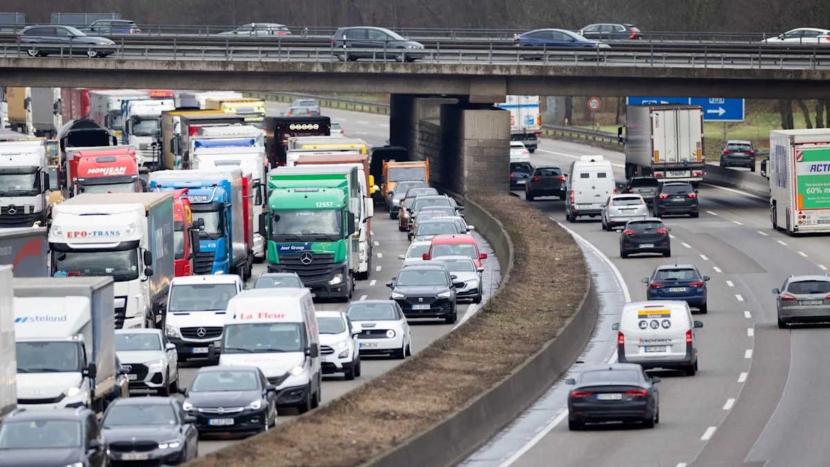 600 Liter Solar Tumpah di A4 Jerman, Satu Ruas Tol Mendadak Berbahaya