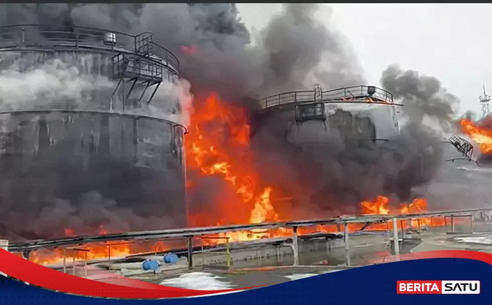 Moskwa Diguncang Serangan Drone Terbesar Ukraina, Dua Kilang Minyak Ikut Terbakar