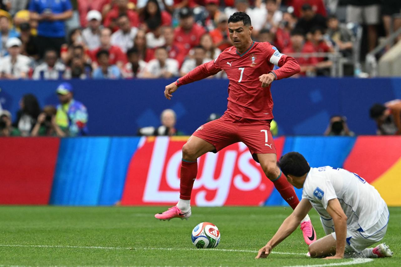 Ronaldo Cetak Sejarah di Houston, Portugal Menang Telak 5-0 atas Uzbekistan