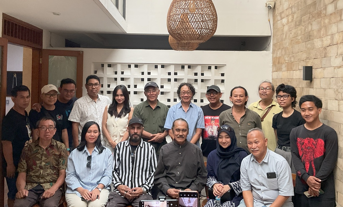 Foto-Foto di Rawamangun Ini Membaca Identitas yang Terus Berubah