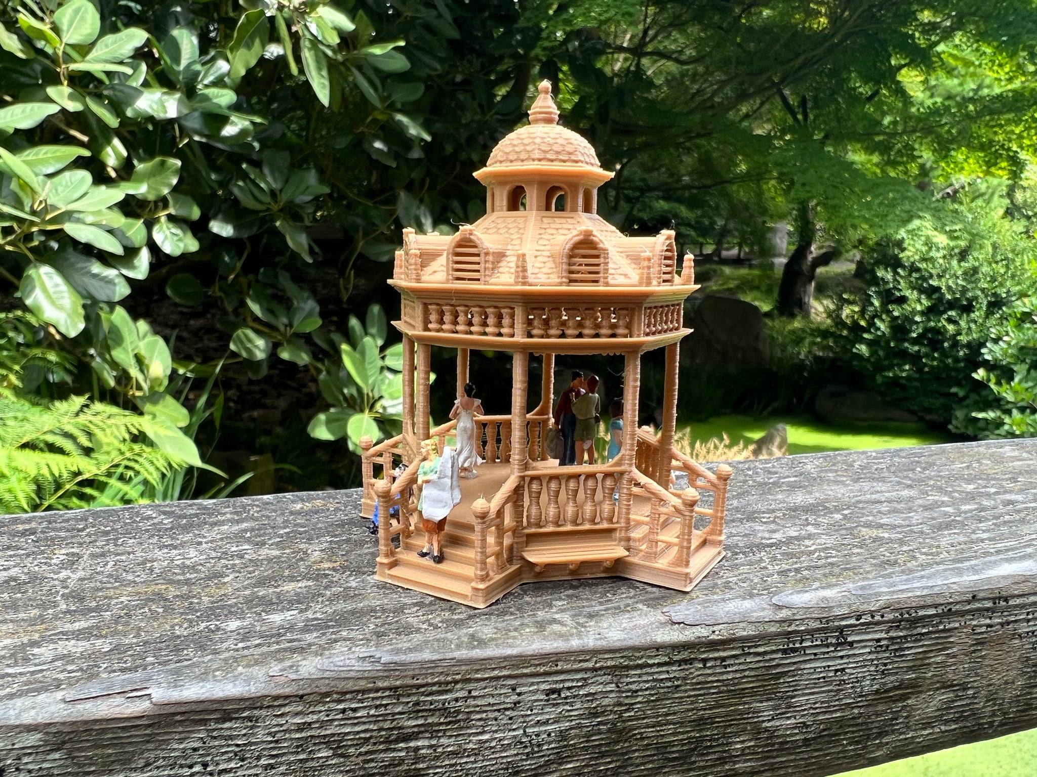 8 Model Saung Kecil yang Bikin Kebun Lebih Hidup, dari Bambu hingga Kaca