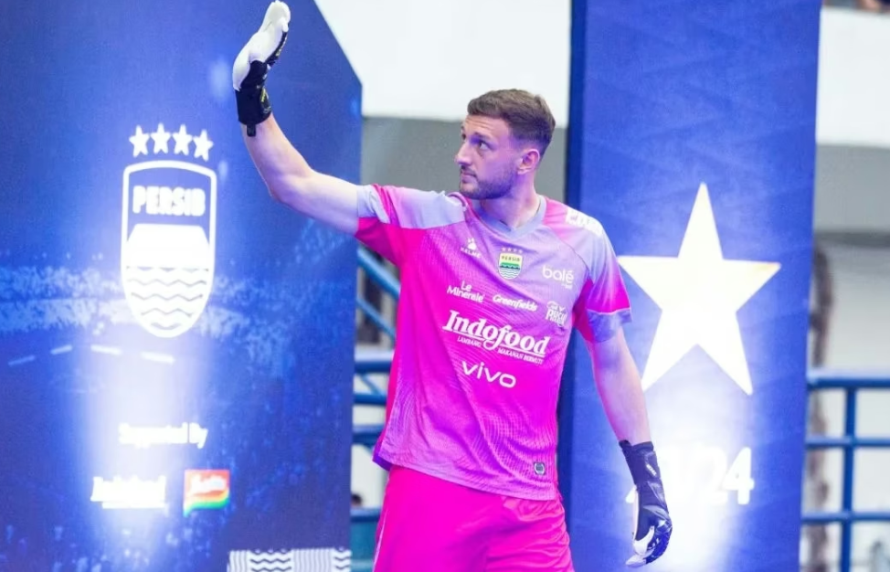 Persib Lepas Adam Przybek, Sinyal Perombakan Kiper Jelang Musim Baru