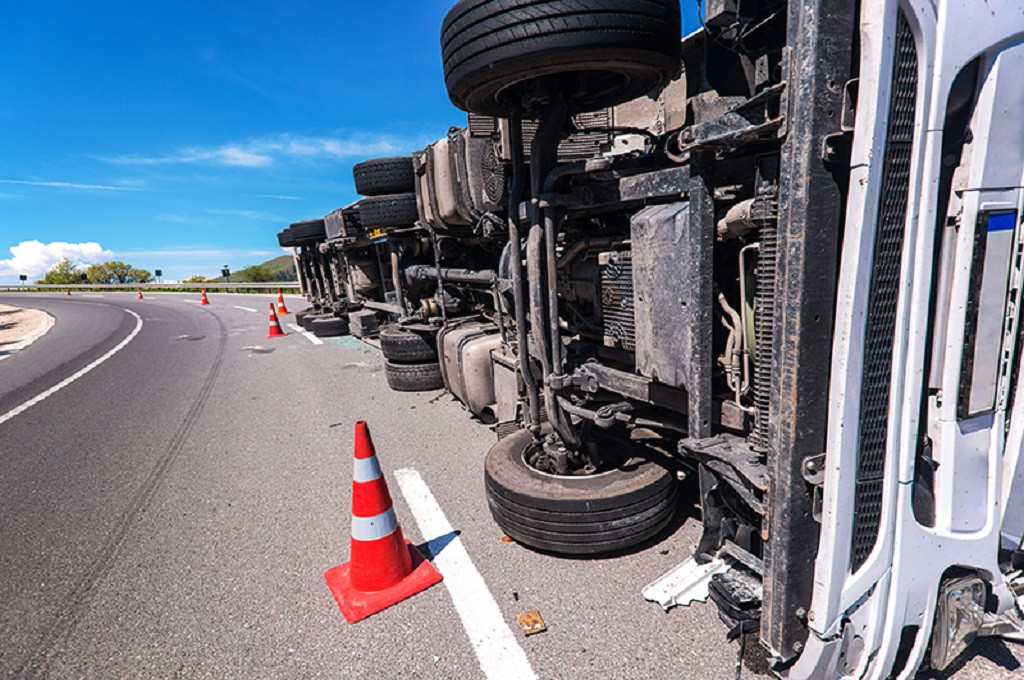 Evakuasi Truk Besi di Tomang Tersendat, Arteri S Parman Macet Berjam-Jam
