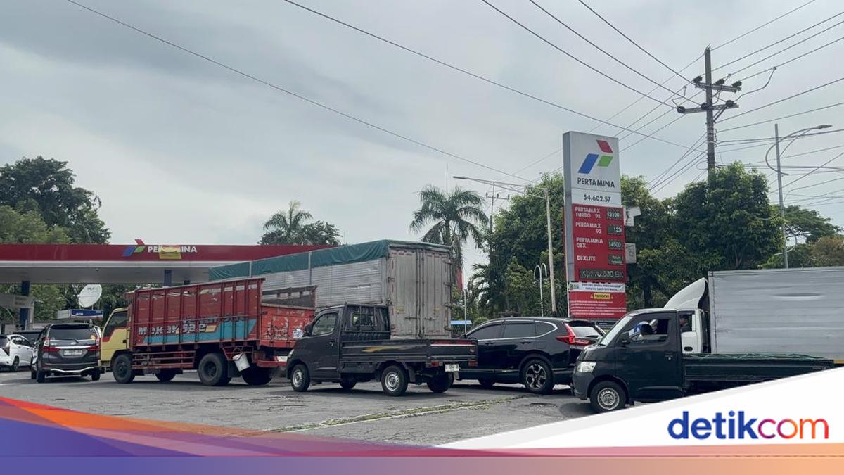 Kuota Solar Dipangkas, Antrean Truk dan Bus di Jatim Makin Mengular