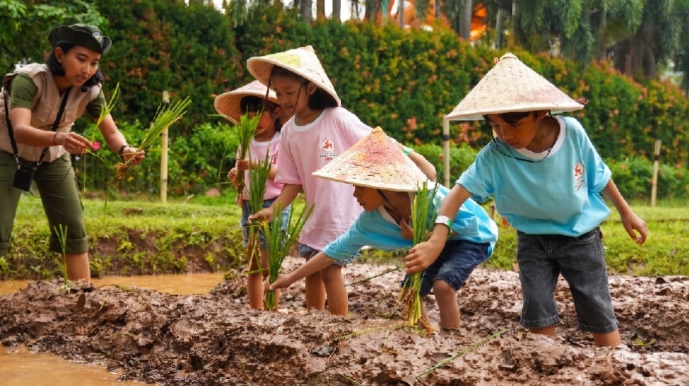 Liburan Bukan Saatnya Anak Terlalu Dilarang, Ini yang Justru Membentuk Ketangguhannya