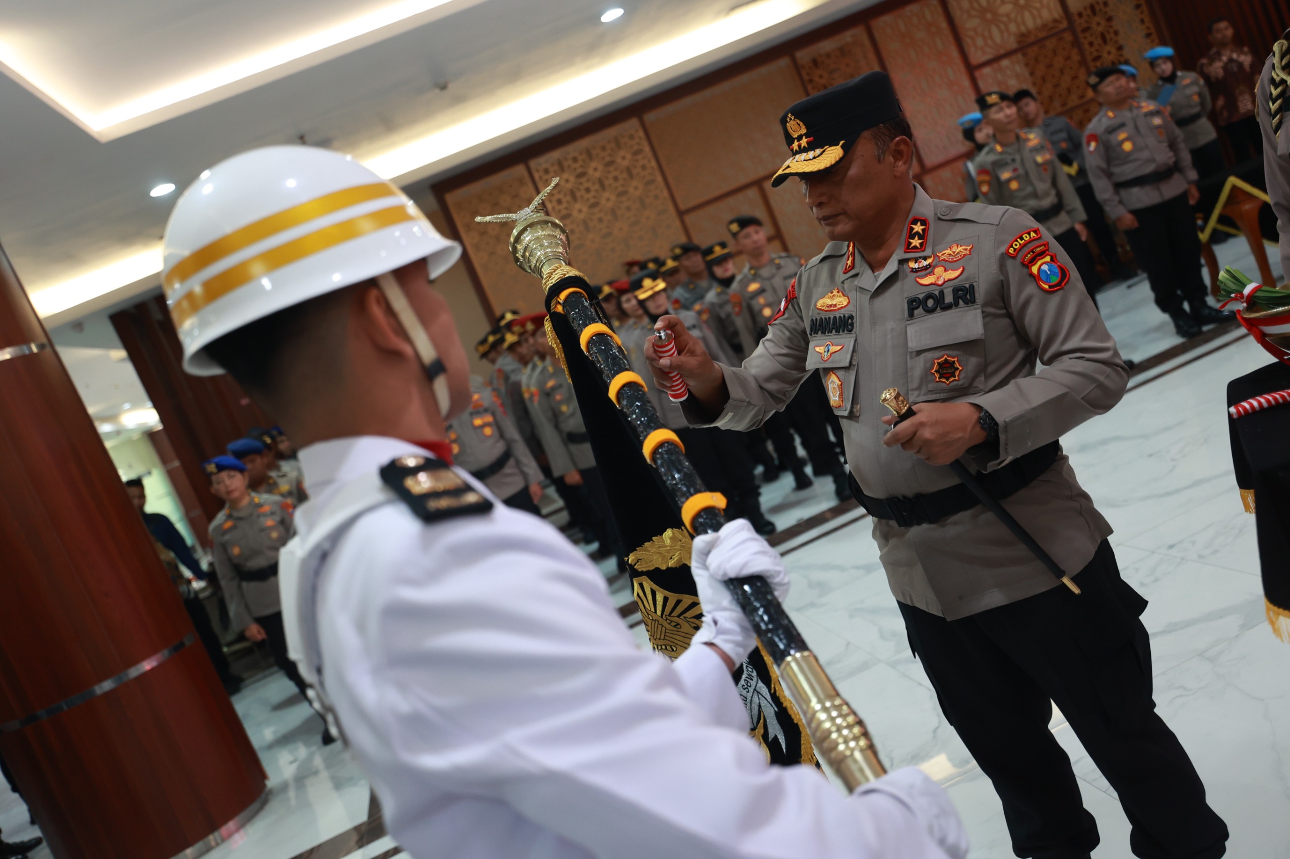 Tribrata dan Pataka Polda Jatim Diteguhkan, Pesan Integritas Menguat Jelang Bhayangkara ke-80