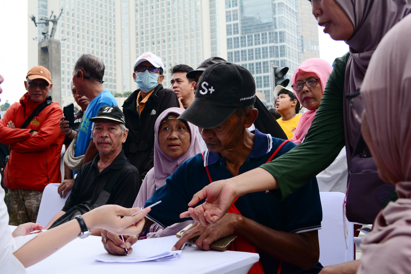 Lansia Jakarta Hanya Bisa Lolos KLJ Jika Masuk Data Tunggal, Bantuan Rp300 Ribu Cair