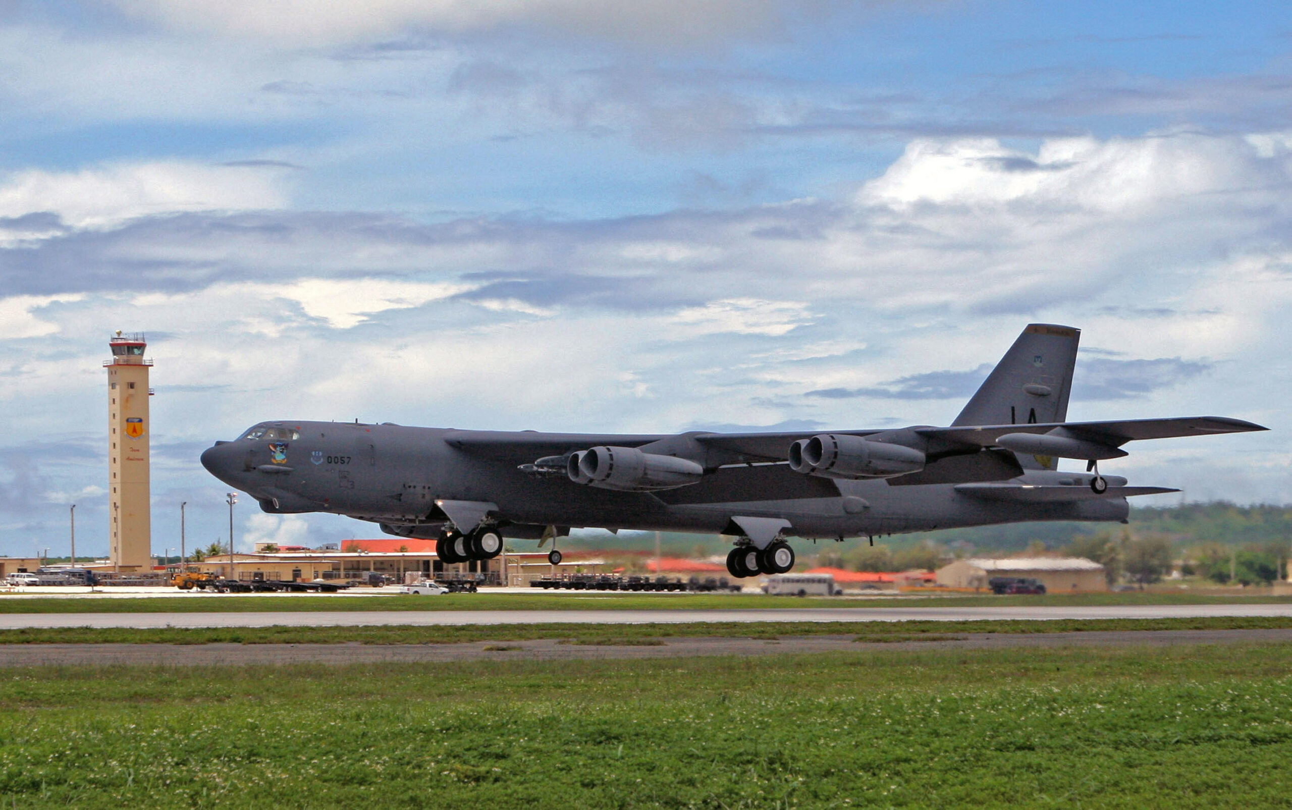 B-52 Masih Terbang di Usia 64 Tahun, Inilah Alasan Bomber Tua Ini Belum Pensiun
