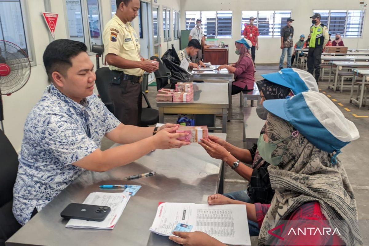 Rp 51 Miliar BLT DBHCHT Mengalir ke Buruh Rokok Jateng, Ribuan Masih Menunggu
