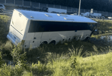 Dua Penumpang Tewas Saat Bus Wisata Terperosok ke Parit di Tol Bawen