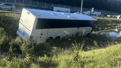 Dua Penumpang Tewas Saat Bus Wisata Terperosok ke Parit di Tol Bawen