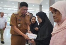 Garut Salurkan Balebat Rp2 Juta, Seribu Keluarga Miskin Ekstrem Jadi Sasaran Awal